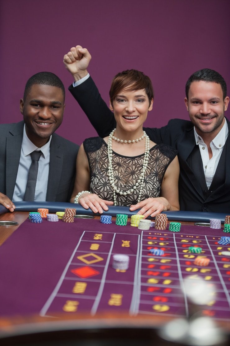 Antarmuka platform ptliga menampilkan menu sportsbook, live casino, dan slot games