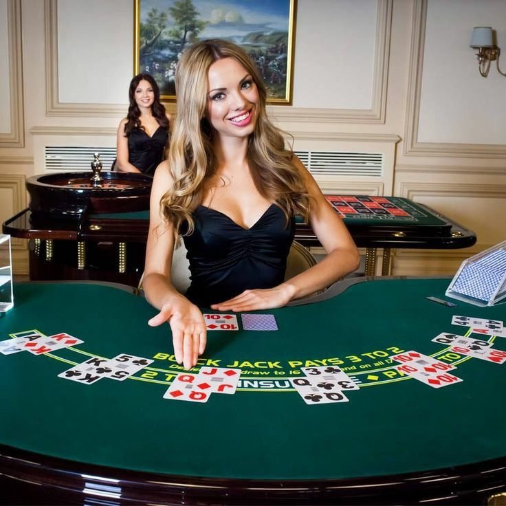Studio Live Roulette ptliga dengan roda roulette profesional dan dealer berpengalaman