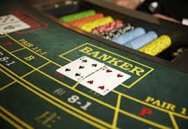 Antarmuka Speed Blackjack ptliga dengan dealer langsung di studio profesional